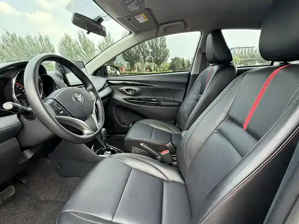 Toyota Yaris L 2022
