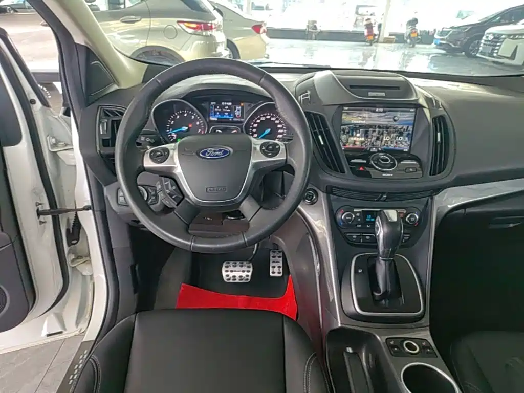 Ford Kuga 2015 — фото 11