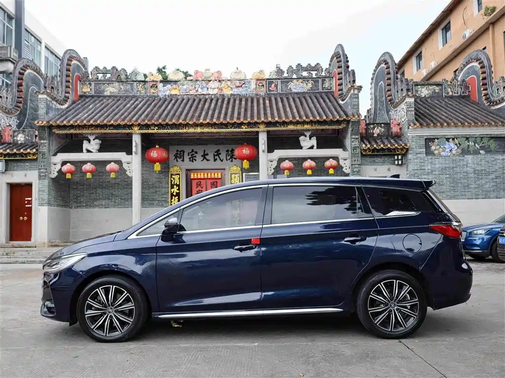 BYD MAX New Energy 2019 — фото 10