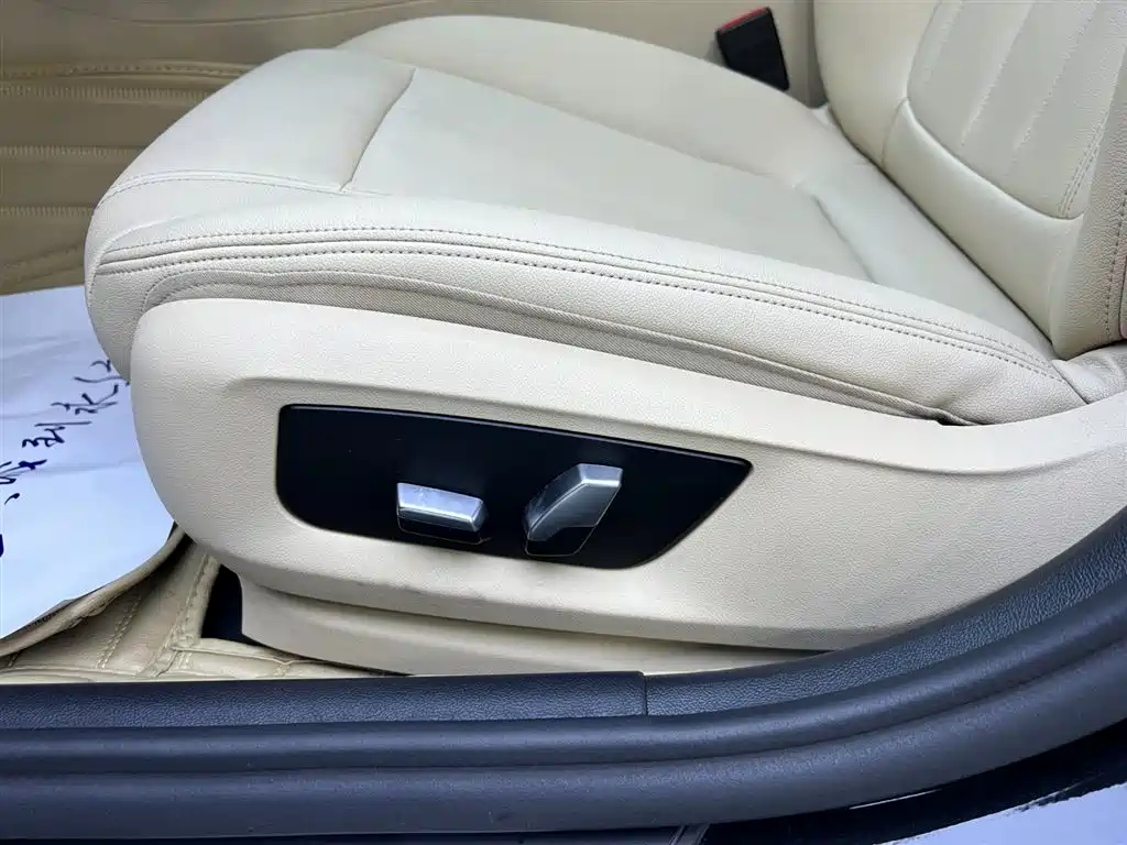 BMW 5 Series 2019 — фото 18