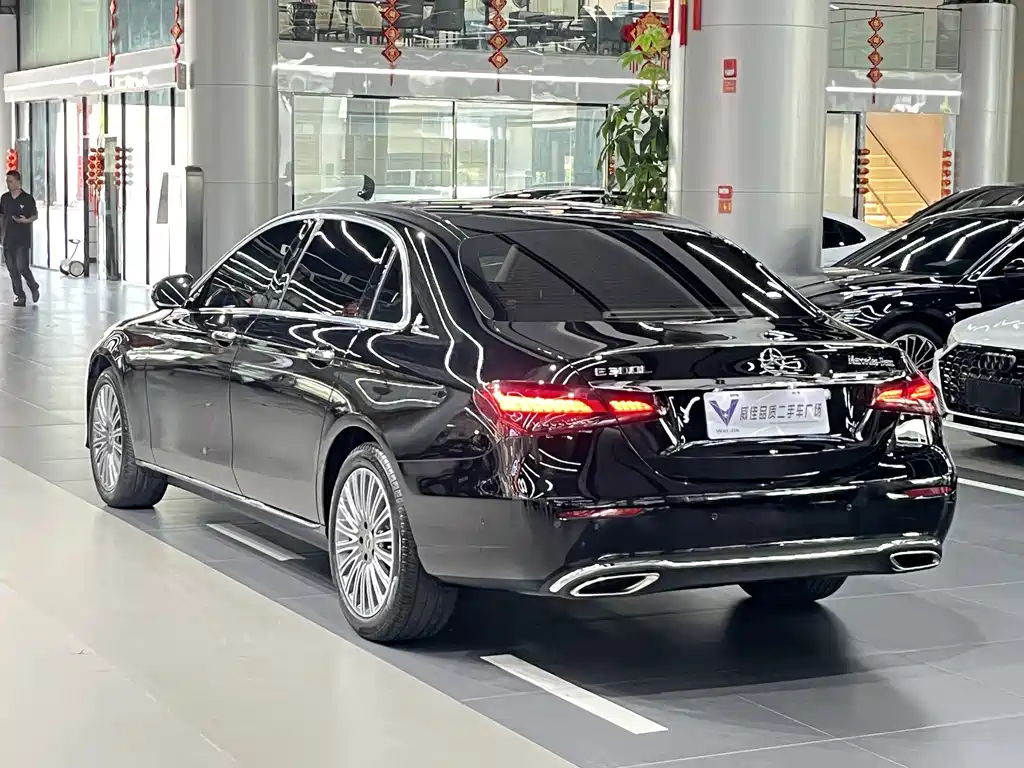Mercedes-Benz E-Class 2023 — фото 9