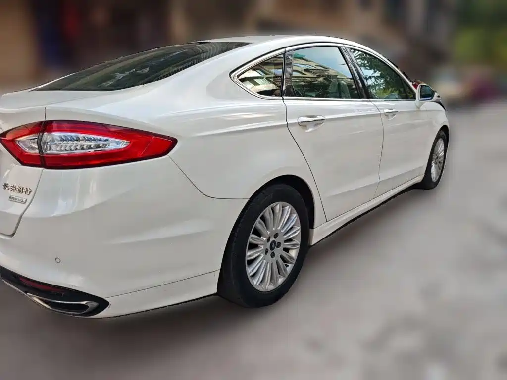 Ford Mondeo 2015 — фото 4
