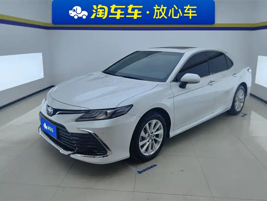 Toyota Camry 2024 — фото 1