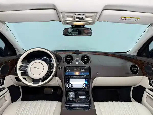 Jaguar XJ 2015