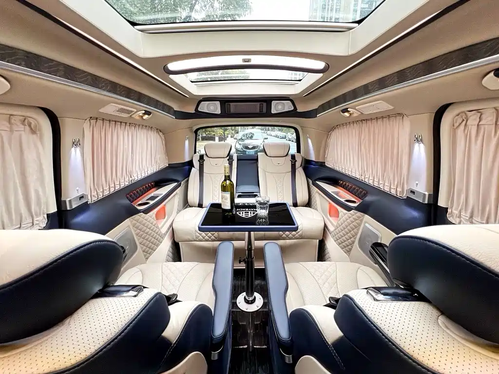 Mercedes-Benz V-Class 2022 — фото 23