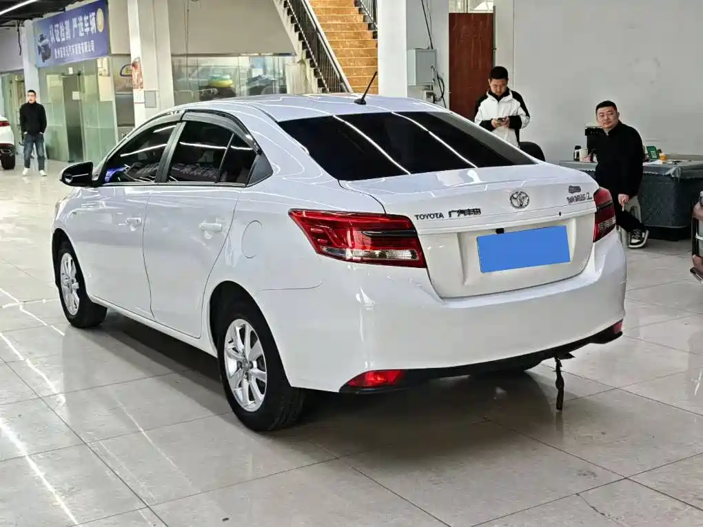 Toyota Yaris L 2019 — фото 7