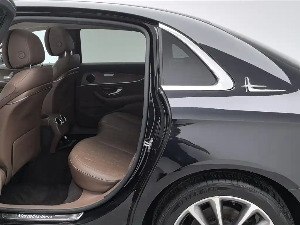 Mercedes-Benz E-Class 2020 — фото 15