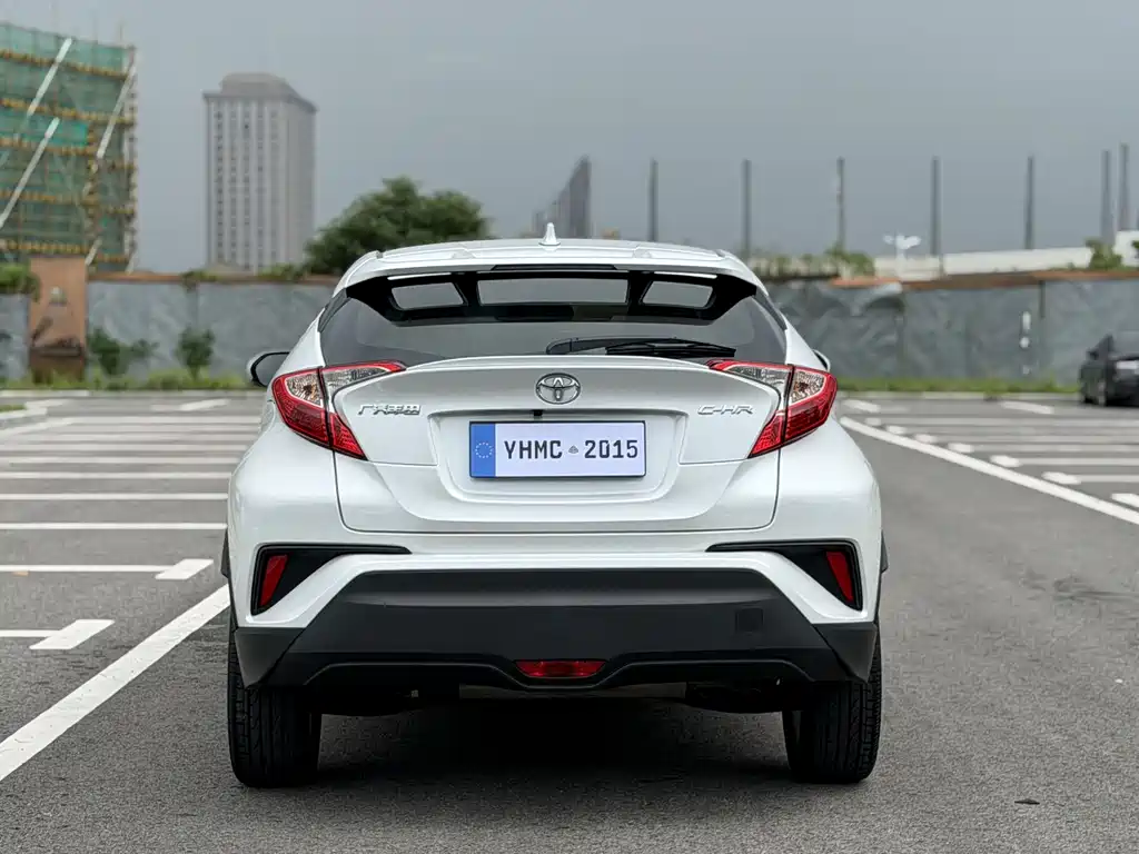 Toyota C-HR 2023 — фото 18
