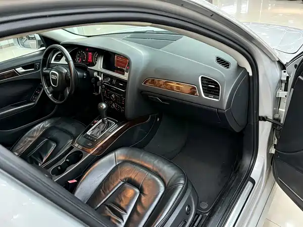 Audi A4L 2011
