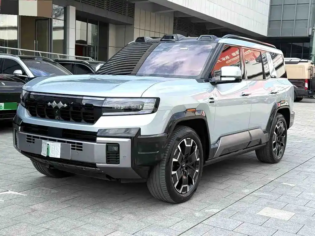 Fang Cheng Bao Leopard 8 2025