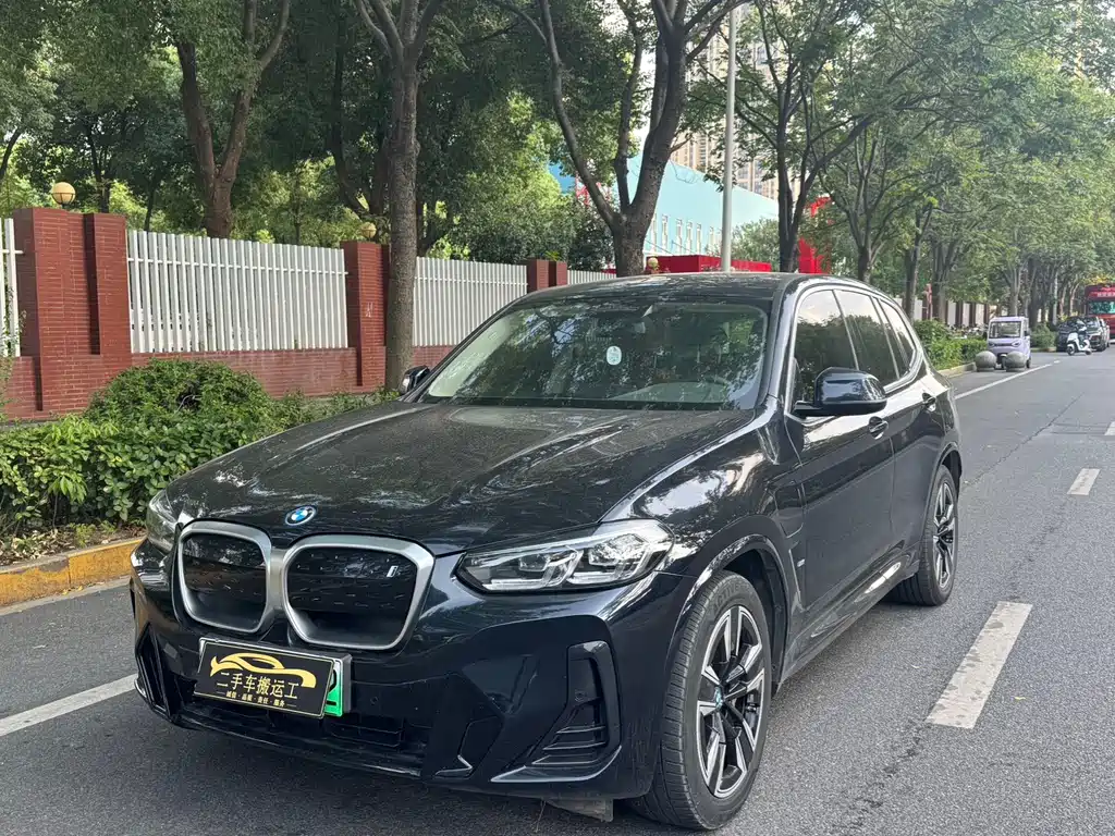 BMW iX3 2024 — фото 1