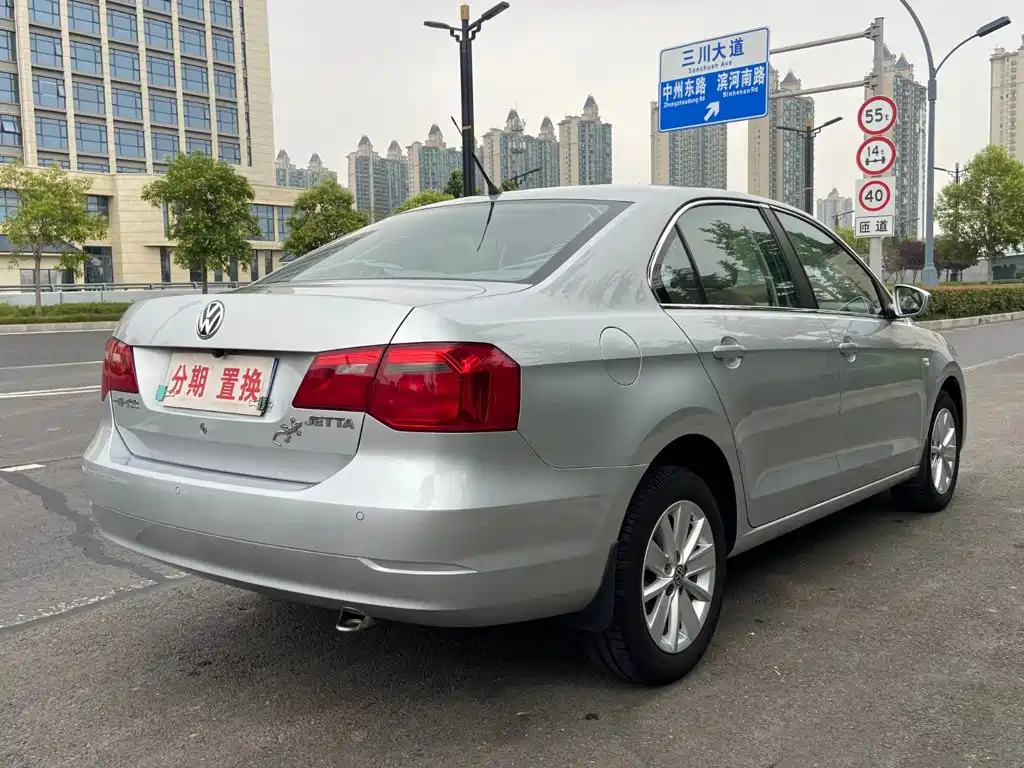 Volkswagen Jetta 2015 — фото 12