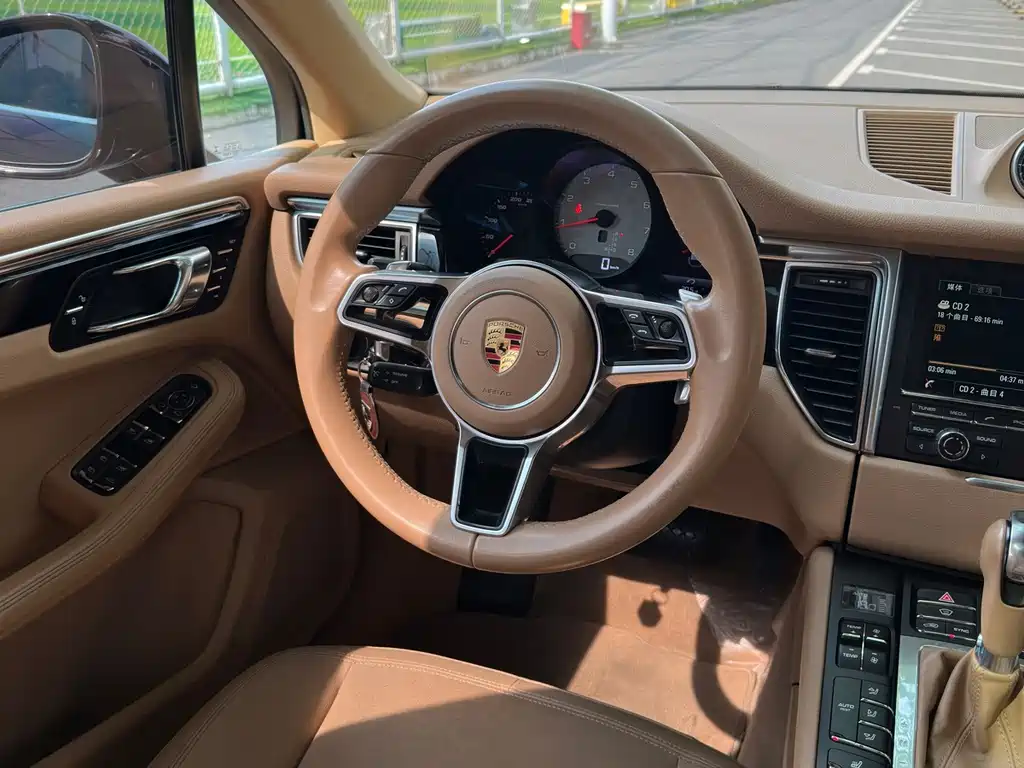Porsche Macan 2015 — фото 18