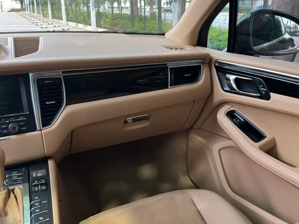 Porsche Macan 2015 — фото 23