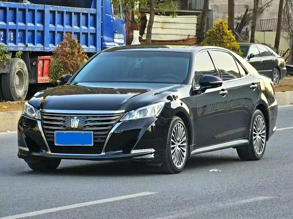 Toyota Crown 2019 — фото 1
