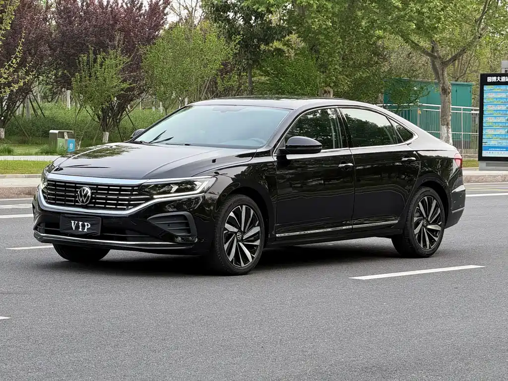 Volkswagen Passat 2025 — фото 1