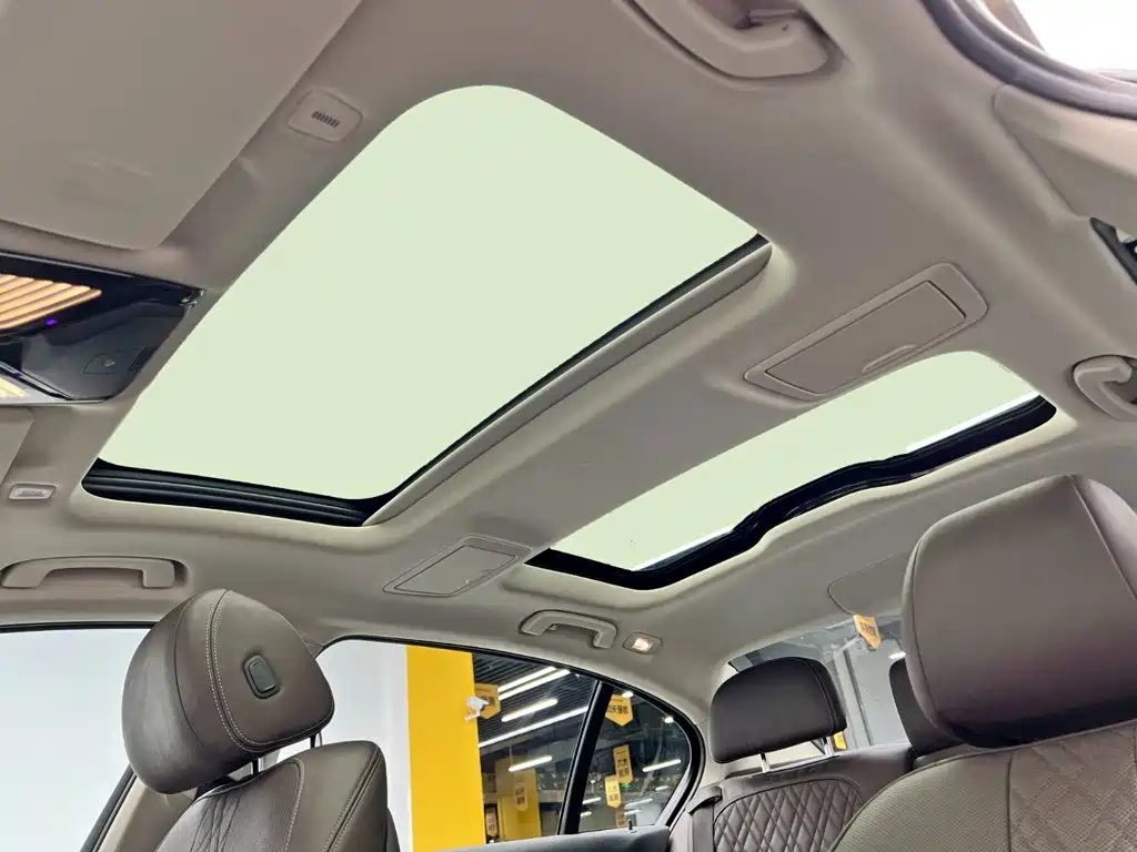 BMW 5 Series 2019 — фото 17