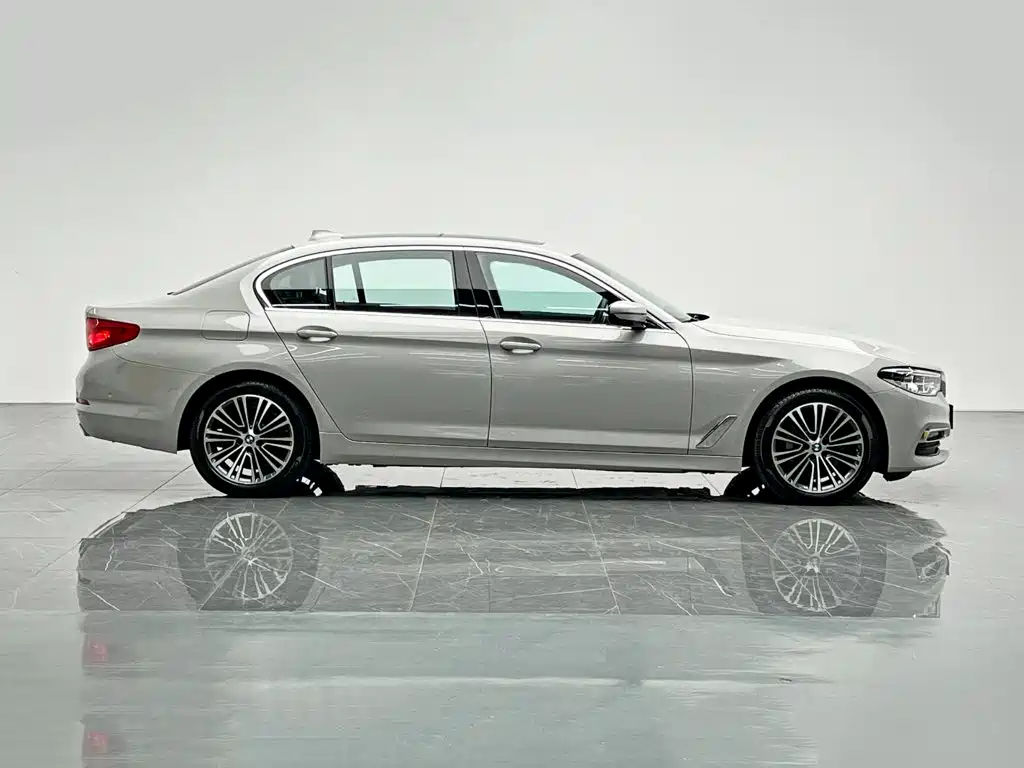 BMW 5 Series 2019 — фото 7