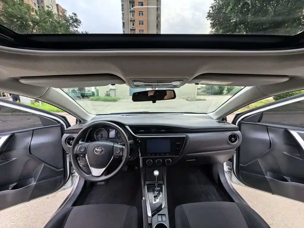 Toyota Corolla 2018 — фото 8
