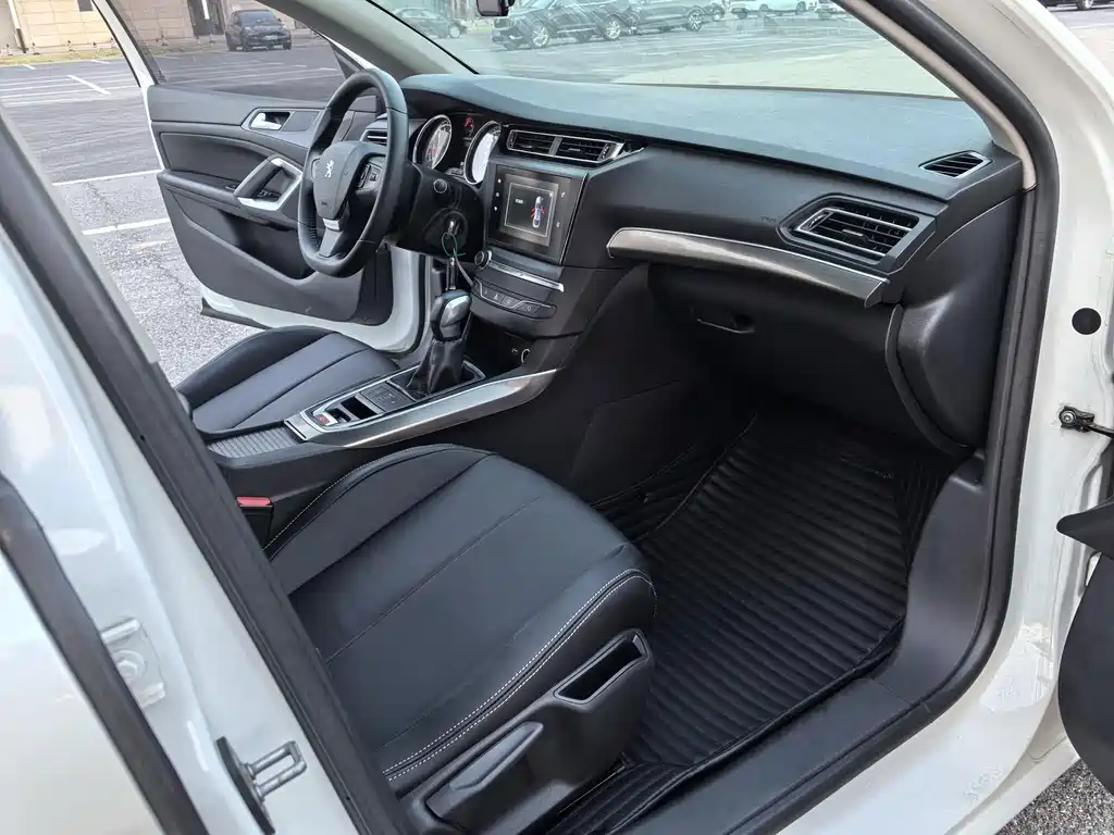 Peugeot 408 2018 — фото 13