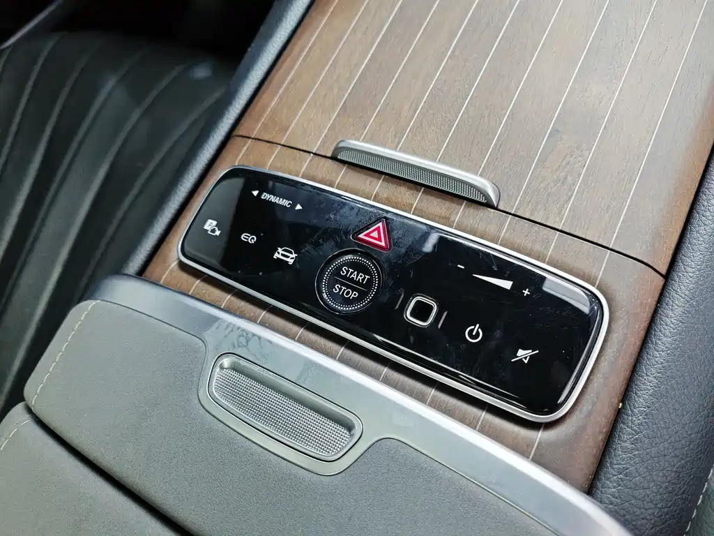 Mercedes-Benz EQS SUV 2023 — фото 16