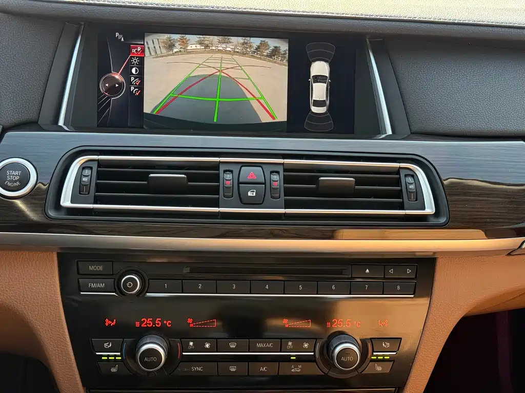 BMW 7 Series 2015 — фото 21