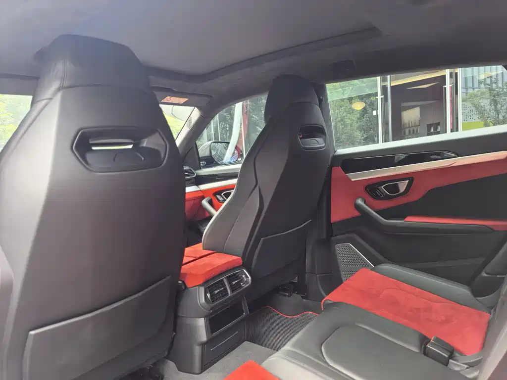 Lamborghini Urus 2019 — фото 15