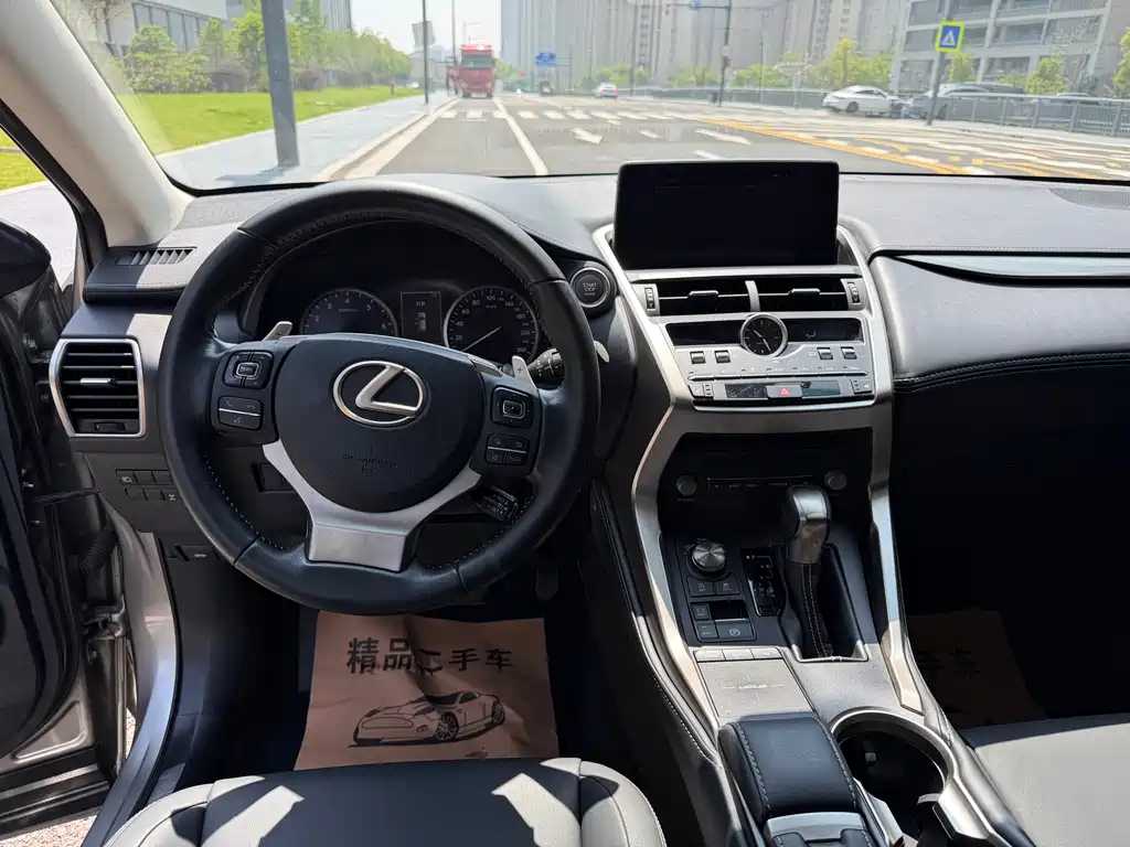 Lexus NX 2018 — фото 13