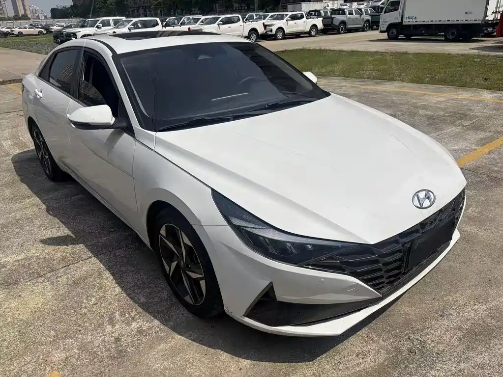 Hyundai Elantra 2022 — фото 1