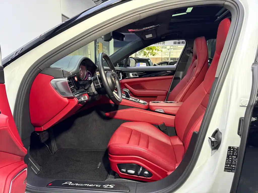 Porsche Panamera 2021