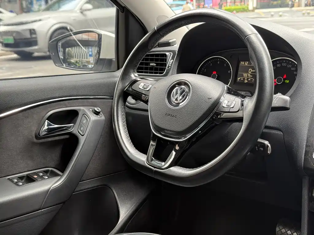 Volkswagen Polo 2016 — фото 18