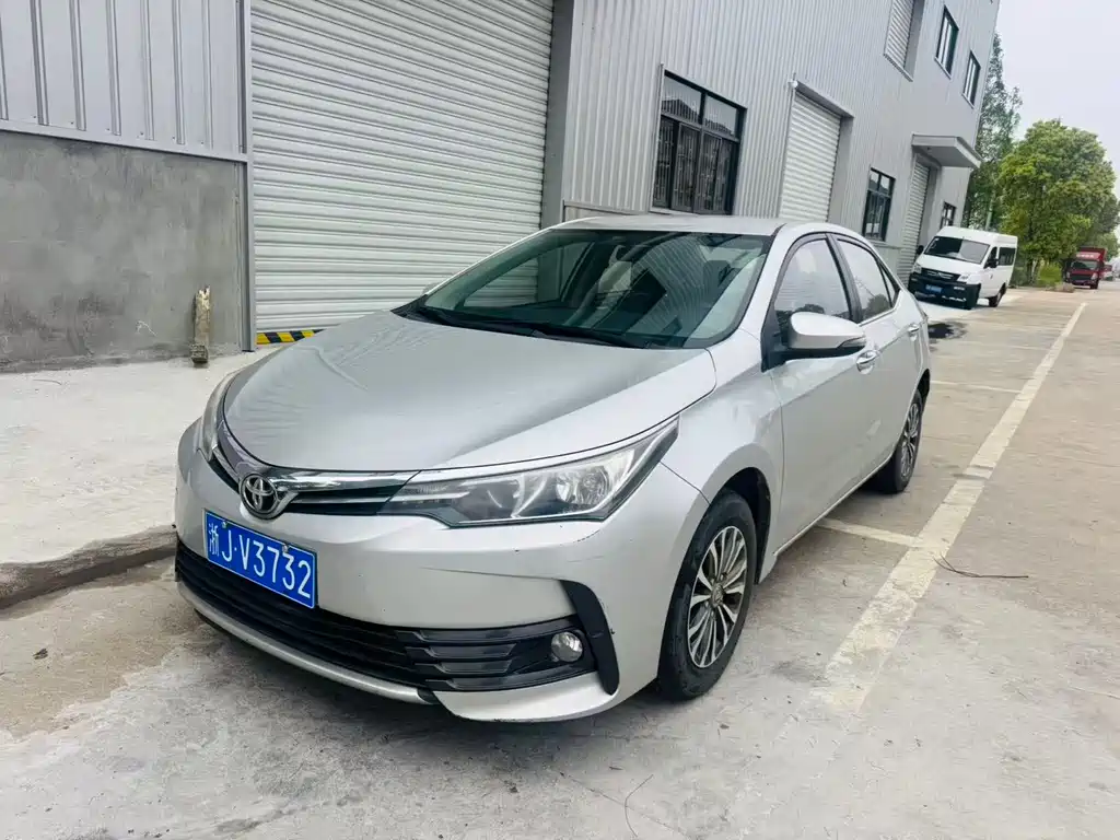 Toyota Corolla 2017 — фото 1