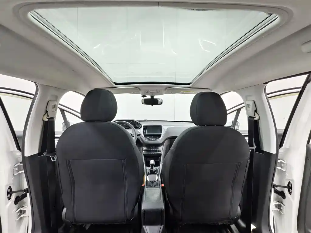 Peugeot 2008 2014 — фото 10