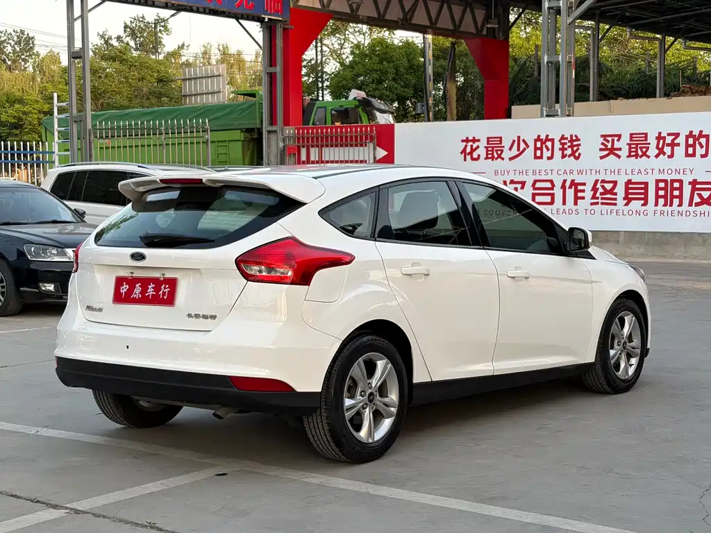 Ford Focus 2016 — фото 18