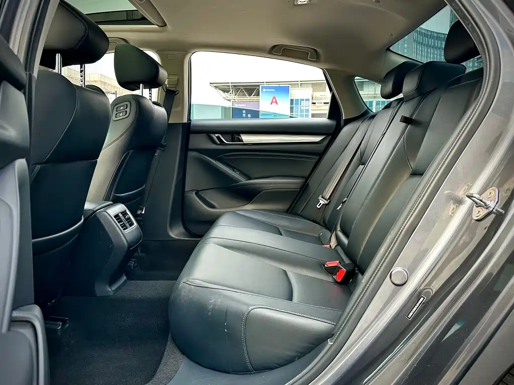 Honda Accord 2020 — фото 10