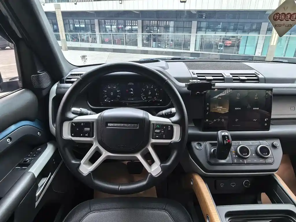 Land Rover Defender 2022