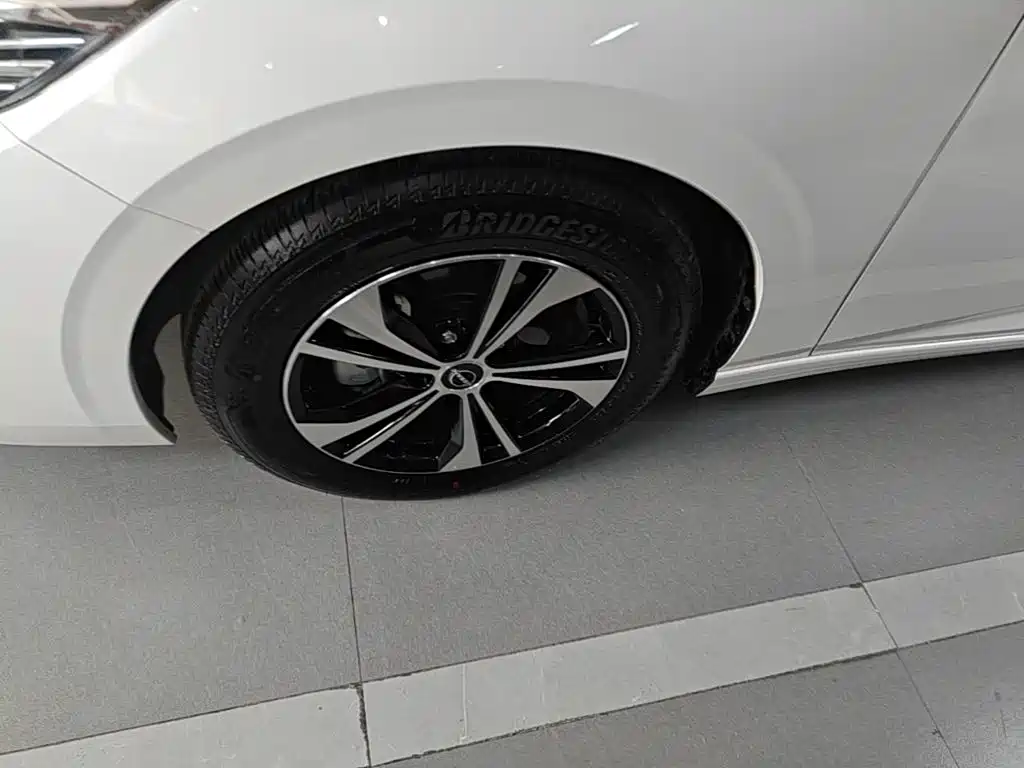 Nissan Sylphy 2025 — фото 25