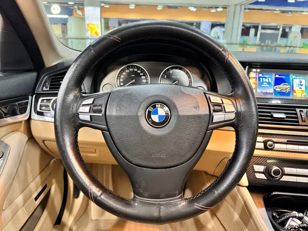 BMW 5 Series 2013 — фото 17