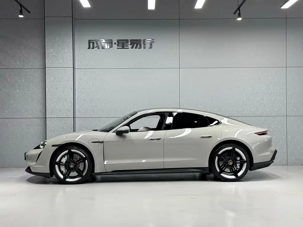 Porsche Taycan 2022