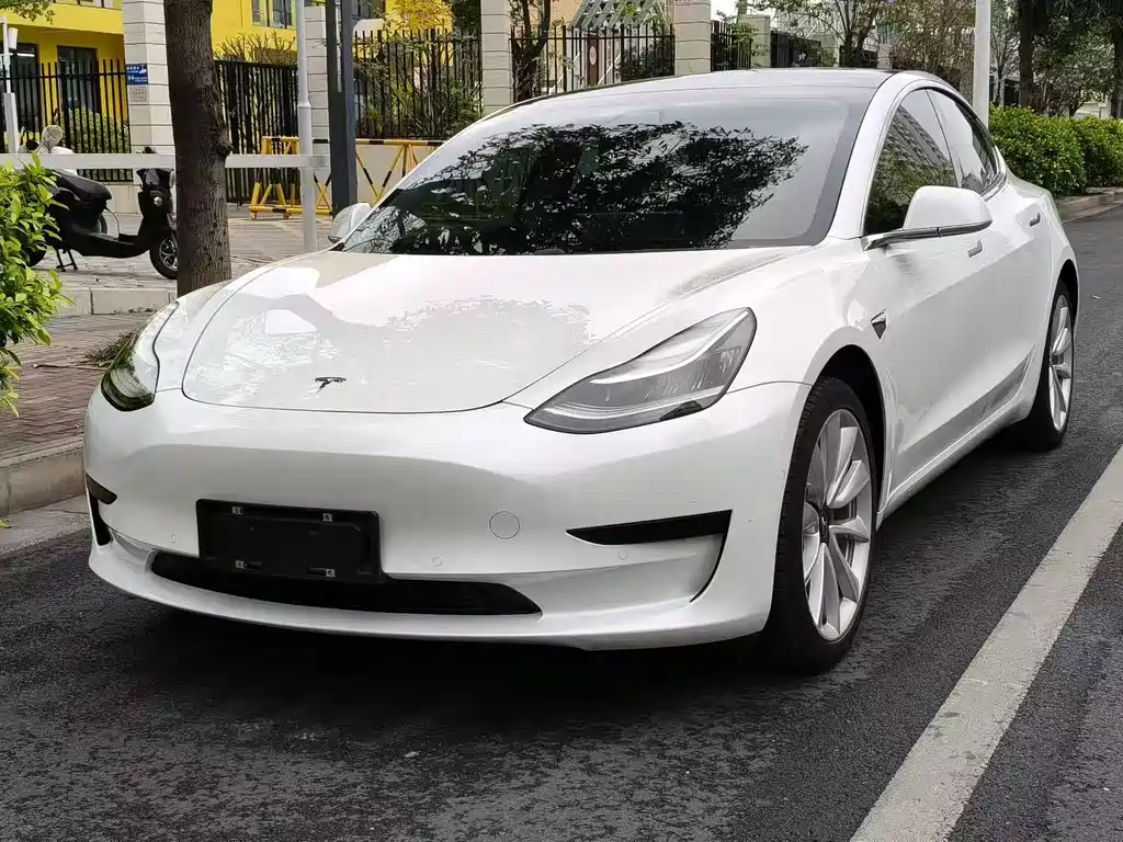Tesla Model 3 2020 — фото 1