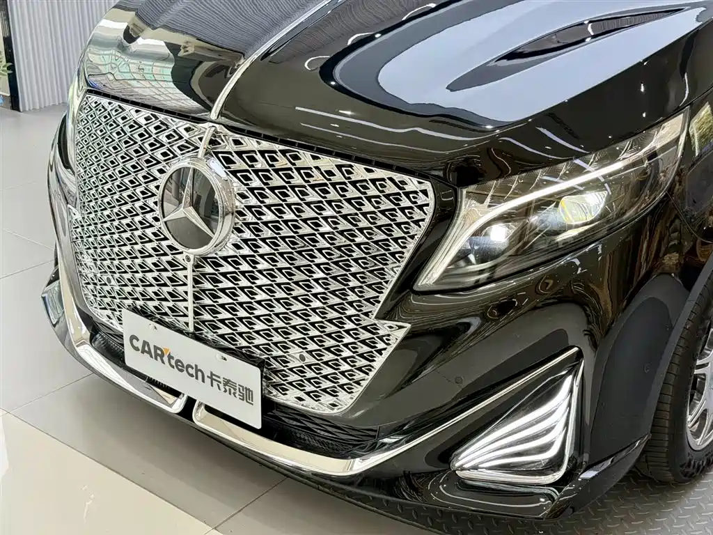 Mercedes-Benz V-Class 2024 — фото 13