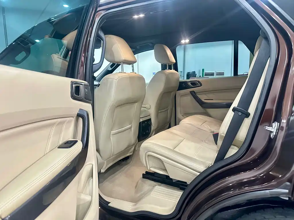 Ford Everest 2016 — фото 10