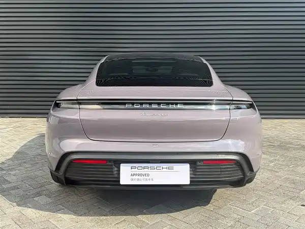 Porsche Taycan 2025