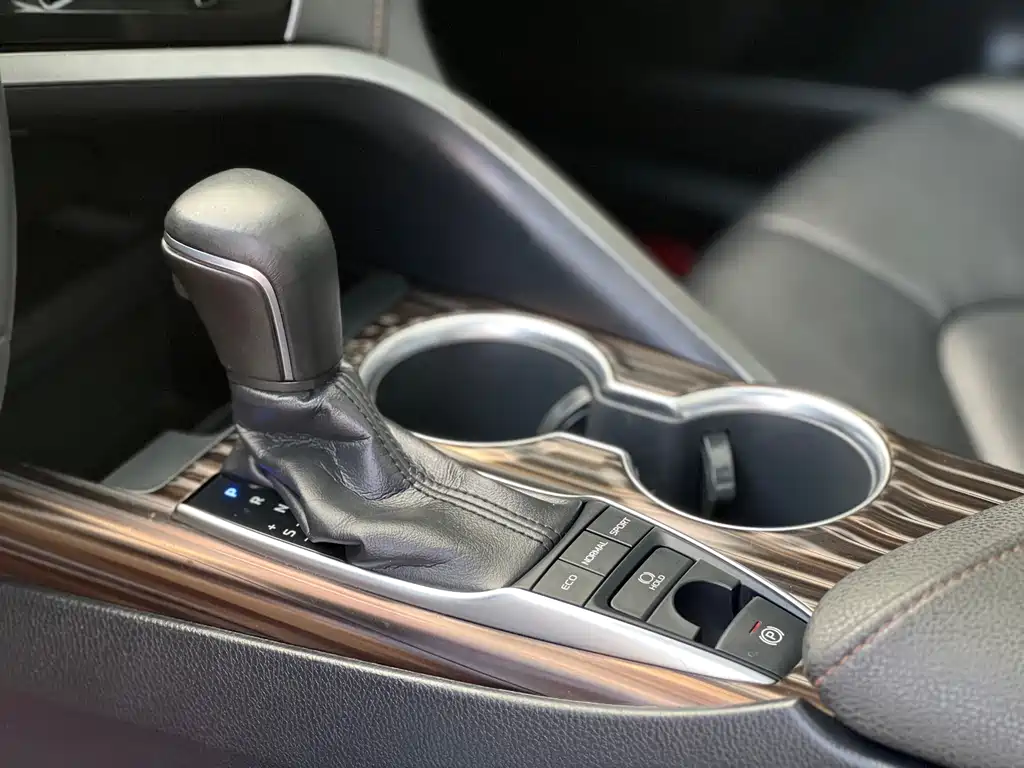 Toyota Camry 2018 — фото 19