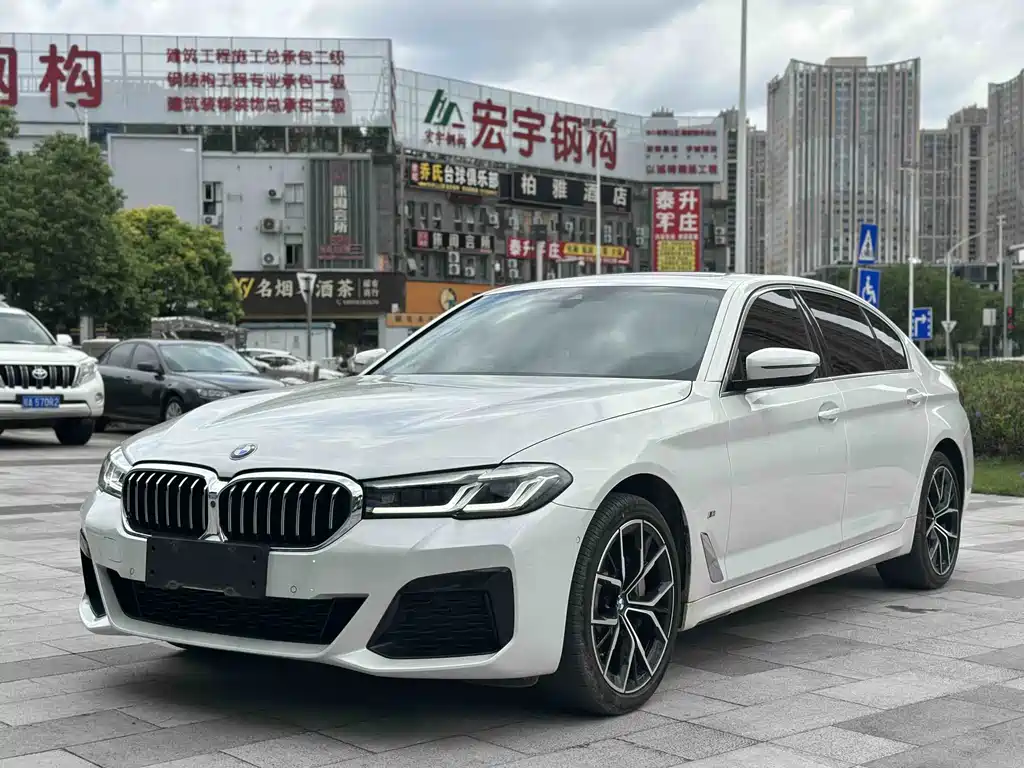 BMW 5 Series 2024 — фото 1