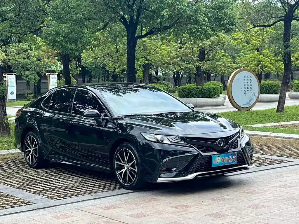 Toyota Camry 2023 — фото 3