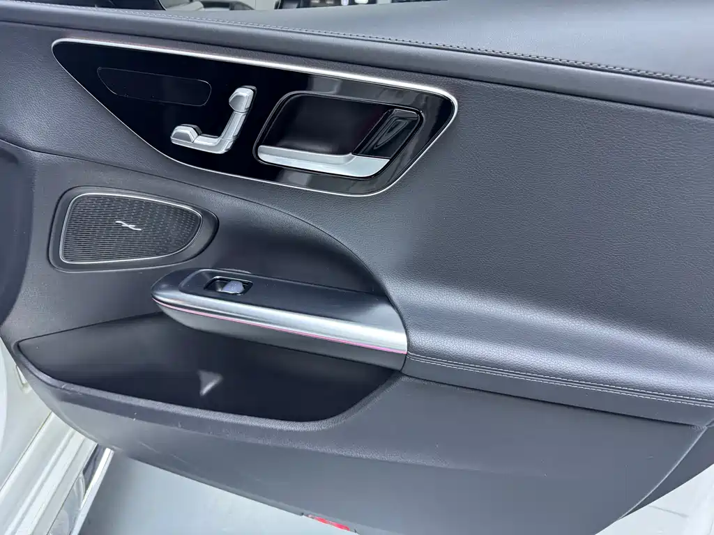 Mercedes-Benz C-Class 2024 — фото 18