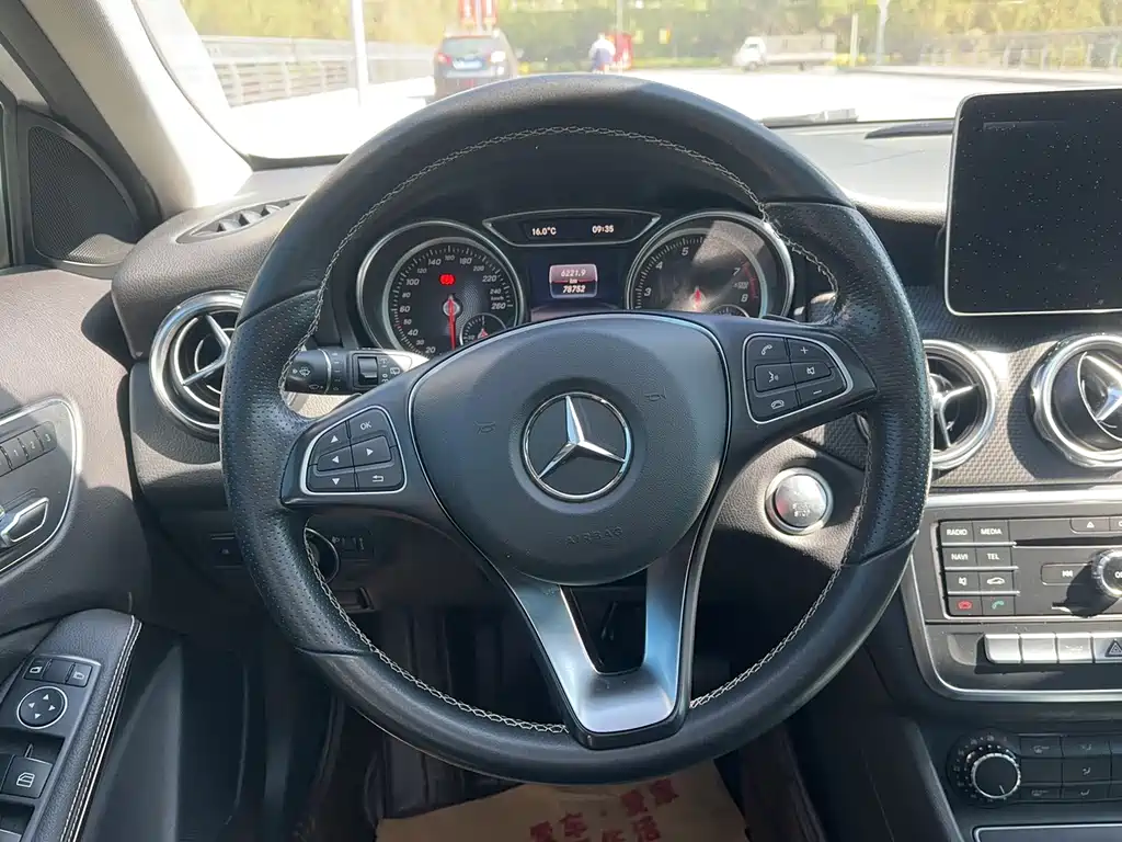 Mercedes-Benz GLA 2018 — фото 16