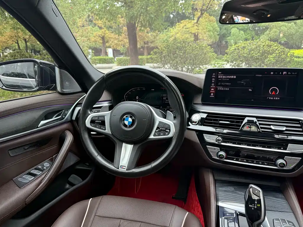 BMW 5 Series 2021 — фото 12