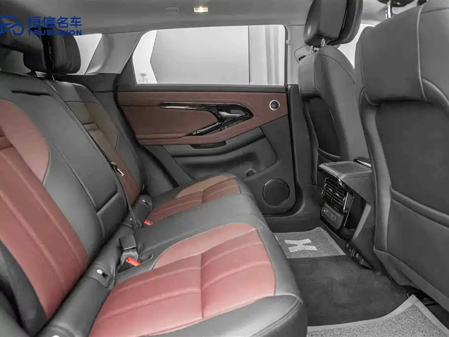 Land Rover Evoque 2024 — фото 16